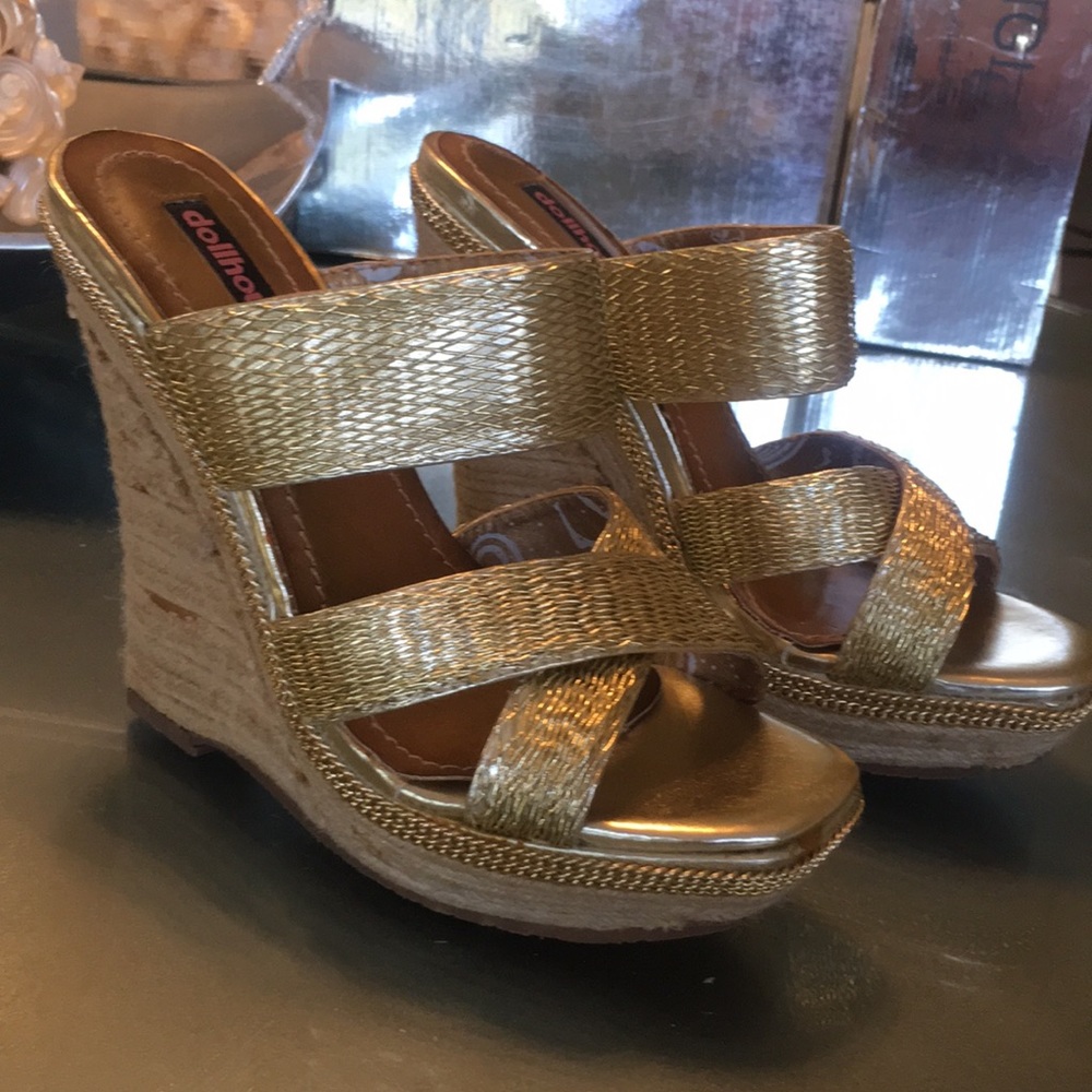 Straw weave gold sandals size 8